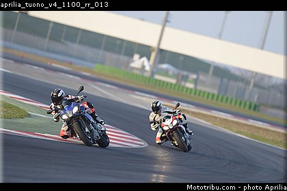 aprilia_tuono_v4_1100_rr_013.jpg
