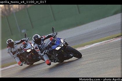 aprilia_tuono_v4_1100_rr_017.jpg