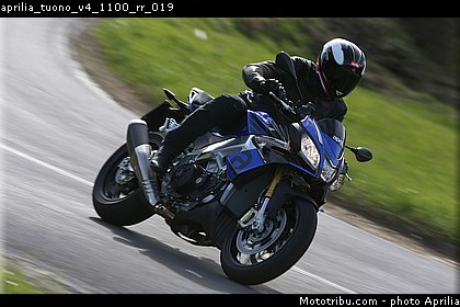 aprilia_tuono_v4_1100_rr_019.jpg