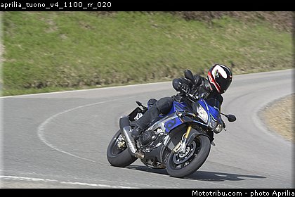 aprilia_tuono_v4_1100_rr_020.jpg