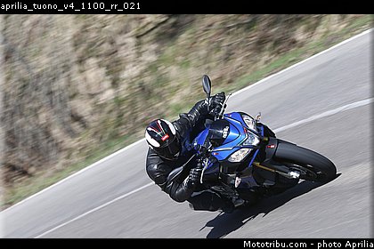 aprilia_tuono_v4_1100_rr_021.jpg