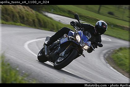 aprilia_tuono_v4_1100_rr_024.jpg