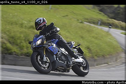 aprilia_tuono_v4_1100_rr_026.jpg