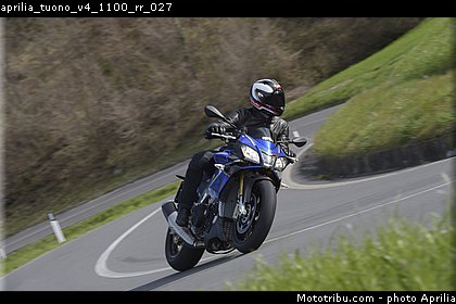 aprilia_tuono_v4_1100_rr_027.jpg