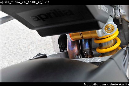 aprilia_tuono_v4_1100_rr_029.jpg