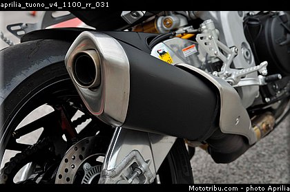 aprilia_tuono_v4_1100_rr_031.jpg