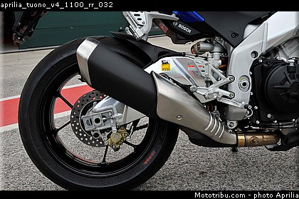 aprilia_tuono_v4_1100_rr_032.jpg