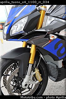 aprilia_tuono_v4_1100_rr_034.jpg