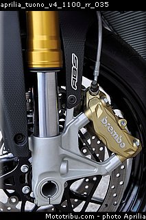 aprilia_tuono_v4_1100_rr_035.jpg