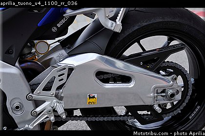 aprilia_tuono_v4_1100_rr_036.jpg