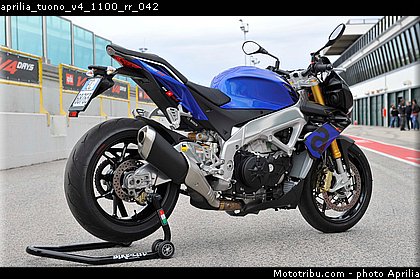 aprilia_tuono_v4_1100_rr_042.jpg