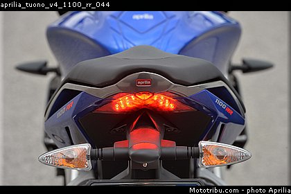 aprilia_tuono_v4_1100_rr_044.jpg