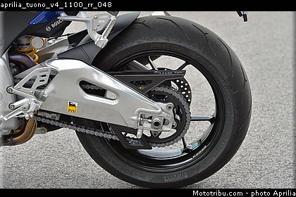 aprilia_tuono_v4_1100_rr_048.jpg