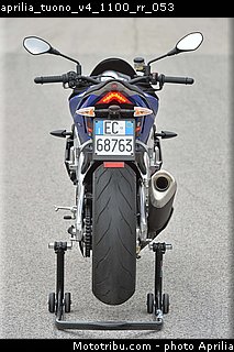 aprilia_tuono_v4_1100_rr_053.jpg