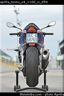 aprilia_tuono_v4_1100_rr_054.jpg