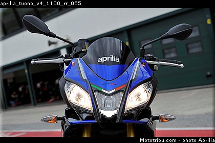 aprilia_tuono_v4_1100_rr_055.jpg