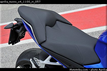 aprilia_tuono_v4_1100_rr_057.jpg