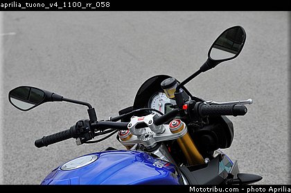 aprilia_tuono_v4_1100_rr_058.jpg
