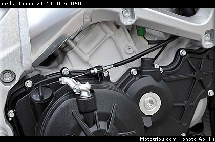 aprilia_tuono_v4_1100_rr_060.jpg