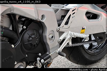 aprilia_tuono_v4_1100_rr_063.jpg