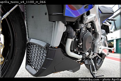 aprilia_tuono_v4_1100_rr_066.jpg