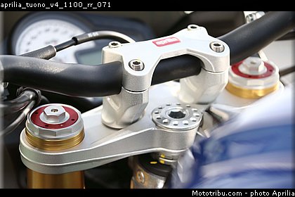 aprilia_tuono_v4_1100_rr_071.jpg