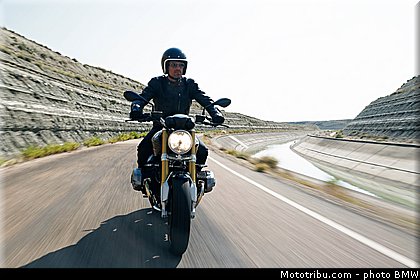 bmw_2014_r_nine_t_0016.jpg