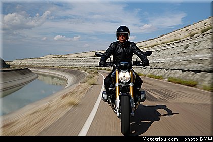 bmw_2014_r_nine_t_0017.jpg