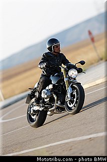 bmw_2014_r_nine_t_0023.jpg