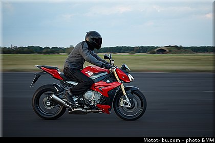 bmw_2014_s_1000_r_0006.jpg