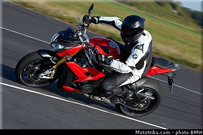 bmw_2014_s_1000_r_0008.jpg