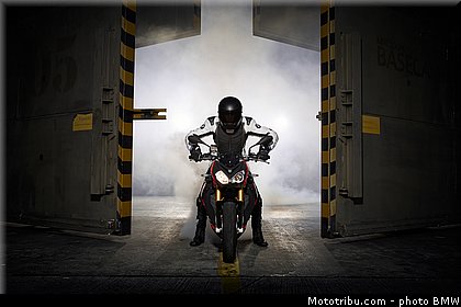 bmw_2014_s_1000_r_0022.jpg
