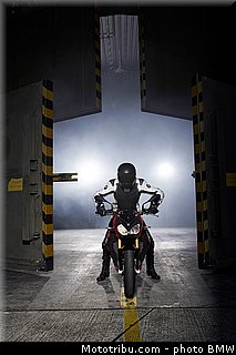 bmw_2014_s_1000_r_0024.jpg