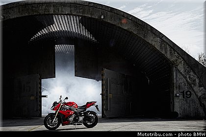 bmw_2014_s_1000_r_0030.jpg