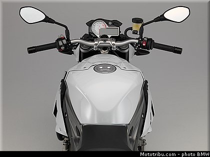 bmw_2014_s_1000_r_0054.jpg