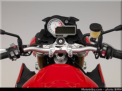 bmw_2014_s_1000_r_0058.jpg