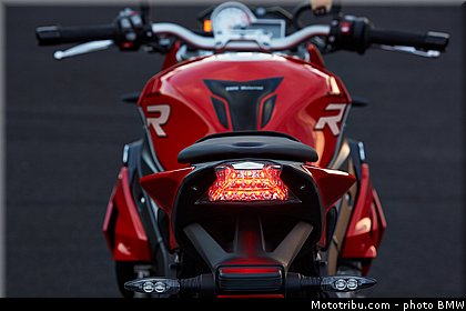 bmw_2014_s_1000_r_0070.jpg