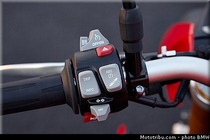 bmw_2014_s_1000_r_0073.jpg