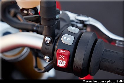 bmw_2014_s_1000_r_0075.jpg