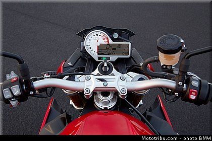 bmw_2014_s_1000_r_0077.jpg