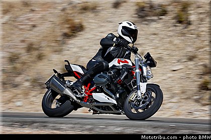 bmw_r_1200_r_2015_0004.jpg