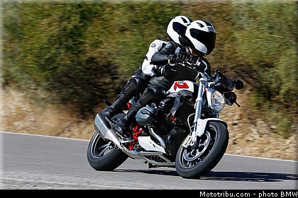 bmw_r_1200_r_2015_0005.jpg