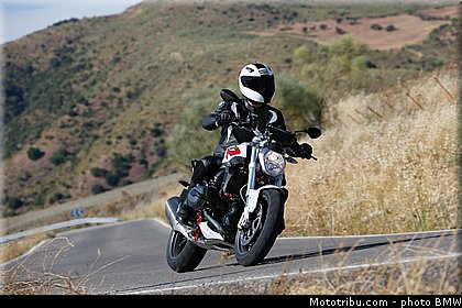bmw_r_1200_r_2015_0007.jpg