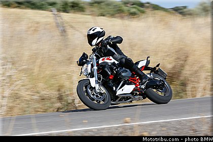 bmw_r_1200_r_2015_0008.jpg