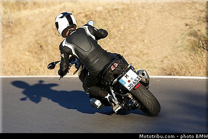 bmw_r_1200_r_2015_0009.jpg