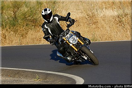 bmw_r_1200_r_2015_0010.jpg