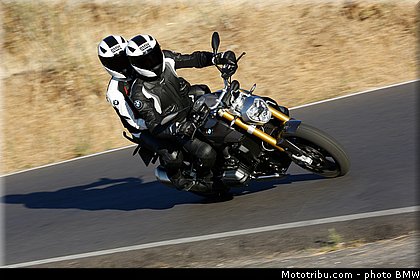 bmw_r_1200_r_2015_0015.jpg