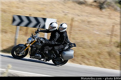 bmw_r_1200_r_2015_0040.jpg