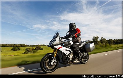 action_001_bmw_2016_s_1000_xr.jpg