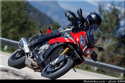 action_002_bmw_2016_s_1000_xr.jpg
